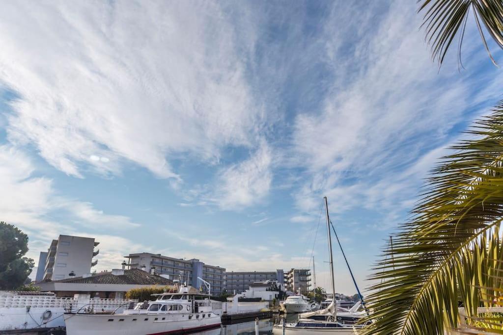 Piso De 2 Habitaciones, 3 Piscinas Y Cerca Del Mar Roses Luaran gambar