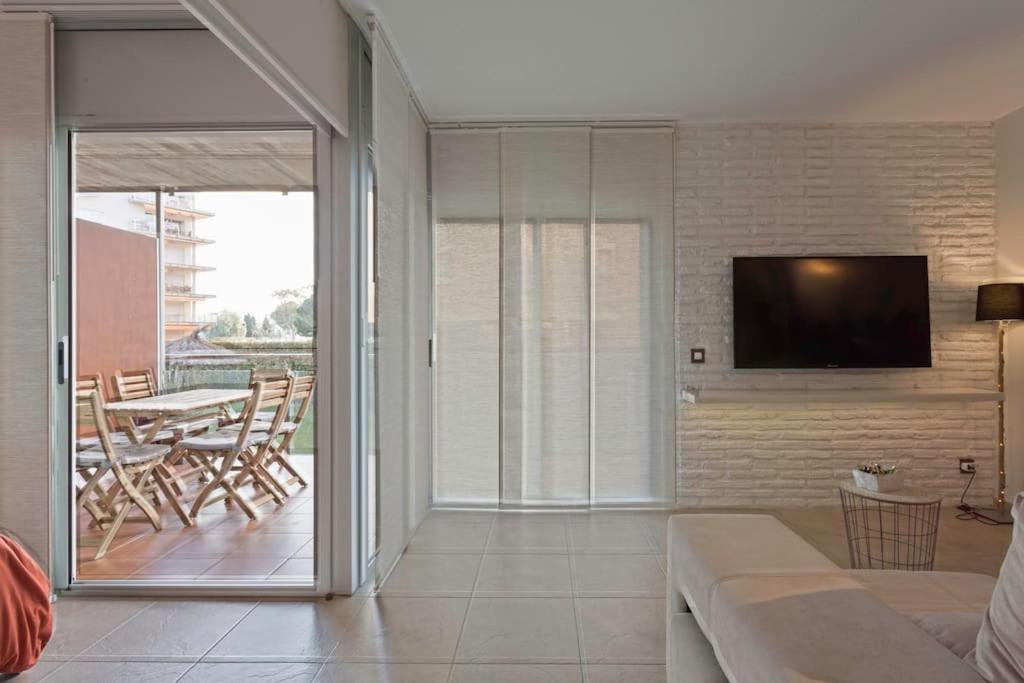 Piso De 2 Habitaciones, 3 Piscinas Y Cerca Del Mar Roses Luaran gambar