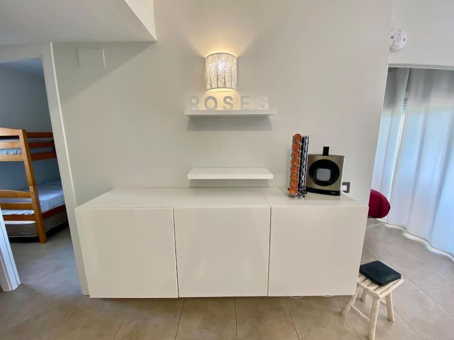 Piso De 2 Habitaciones, 3 Piscinas Y Cerca Del Mar Roses Luaran gambar