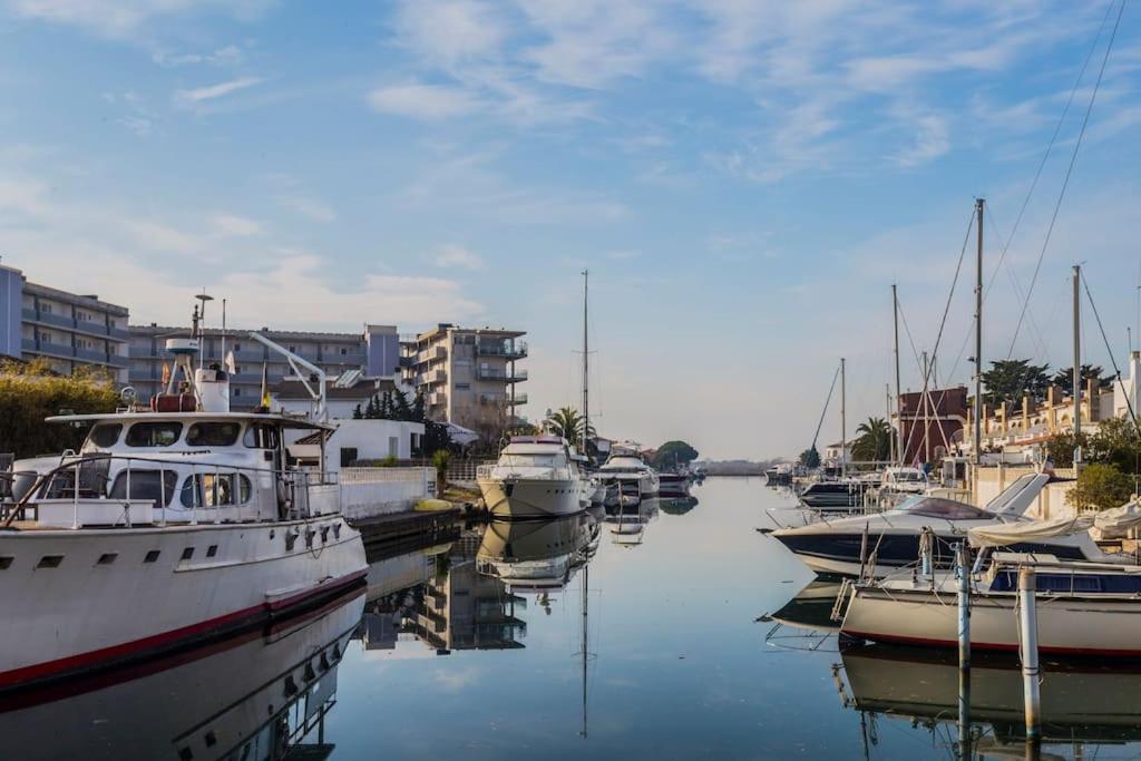 Piso De 2 Habitaciones, 3 Piscinas Y Cerca Del Mar Roses Luaran gambar